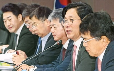 수출 '上低下高'라더니 갈수록 최악…"내년 회복세 전환도 불투명"