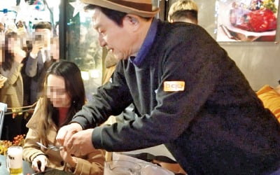 "먹고 3단계로 가!"…제너시스BBQ, 매운맛 '뱀파이어치킨' 패러디 신드롬