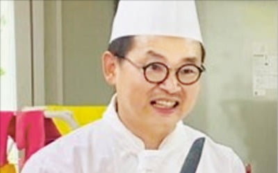 "칼 잡는 법만 10시간 배워도 모자라요"