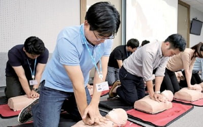 GS, 직원 심폐소생술 교육 확대…협력업체 대상 '안전혁신학교' 운영