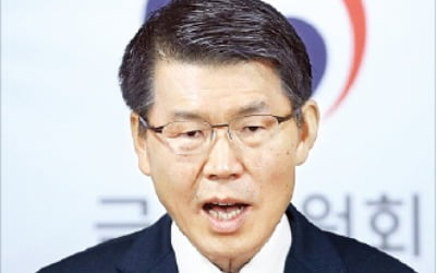 '사모펀드 규제 철폐론자' 은성수, 왜 소신 접었나