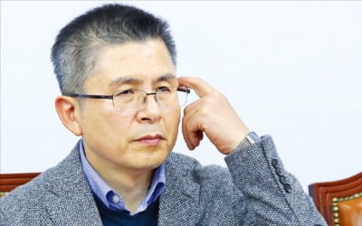 "죽어야 산다" vs "등에 칼 꽂지 마라"…지역·계파 갈등 번지는 한국당 '용퇴론'