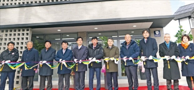  KT는 최근 강원 평창군 의야지마을에 지역활력센터를 열었다.  KT 제공
 