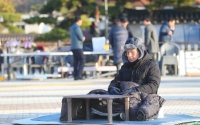 [국회 오늘은] 황교안 한국당 대표, 청와대 앞에서 사흘째 단식투쟁