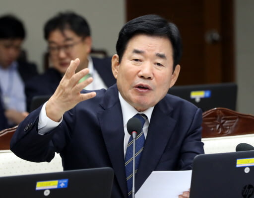 차기 총리 후보로 급부상한 김진표 민주당 의원