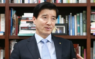 민주당 "문재인 대통령의 국익위한 원칙있는 외교의 승리"