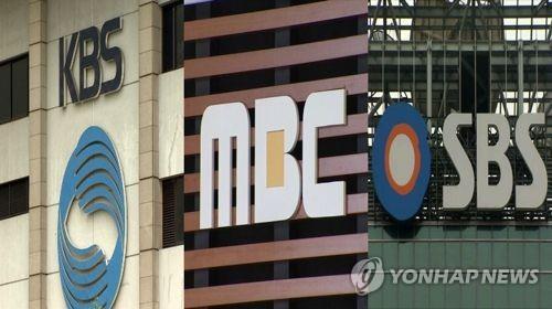 '입지 흔들' 기성 언론사, 안팎의 공격에 직면하다