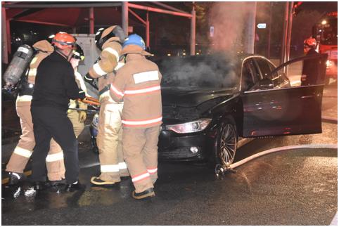 마포구 주차장서 BMW 차량 화재…엔진룸 일부 소실