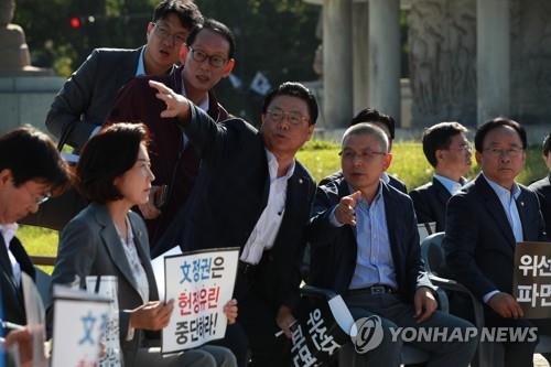 한국당 일각 '黃리더십'에 '부글부글'…黃 "당 살아있다는 증거"(종합)