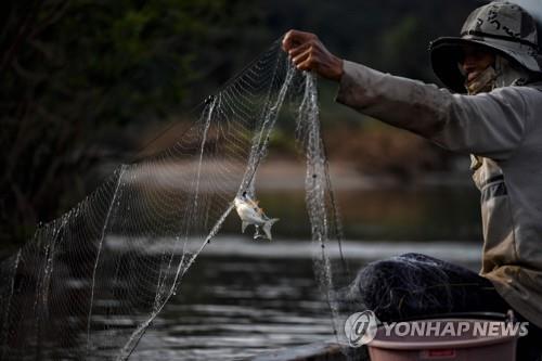 가뭄에 댐까지 메콩강 수위 역대 최저…주민들 생계도 위협