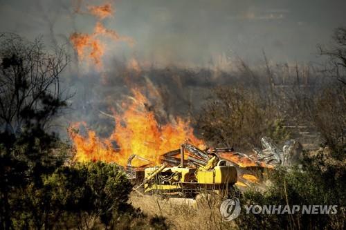 "1만6천볼트 전력넣자 13분만에 발화"…美남가주산불 1만명 대피