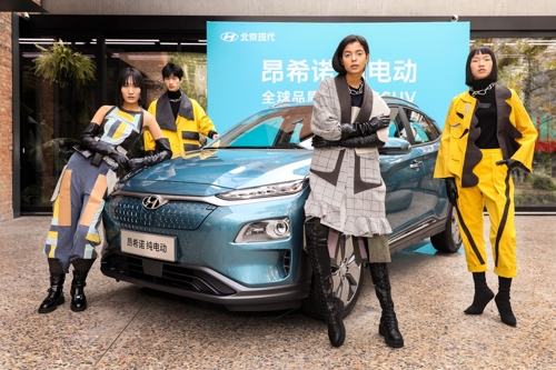 현대차가 중국에 선보인 가죽시트 재활용 패션·엔시노 전기차