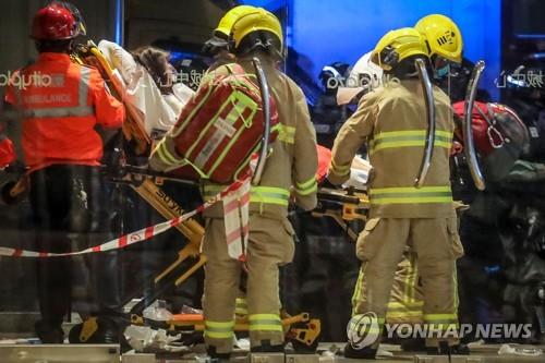 홍콩 혼돈의 주말…쇼핑몰 '흉기 공격'에 200명 체포