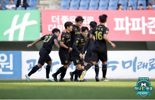 전남, 광주의 'K리그2 최초 홈 무패 우승' 저지…2-1로 제압