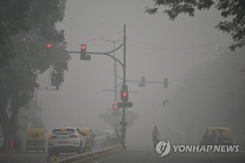 비행기도 회항 시킨 인도 스모그…대기질오염 나날이 '신기록'