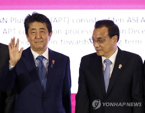 아베-리커창 회담…시진핑 국빈 방일 앞두고 관계개선 노력