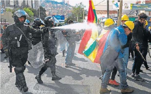 정치위기에 軍 불러내는 중남미 지도자들…군부 개입 초래 우려