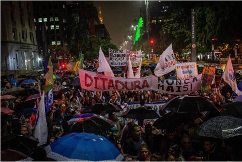 브라질 反보우소나루 기류 꿈틀…대통령 부자 비난 시위 벌어져