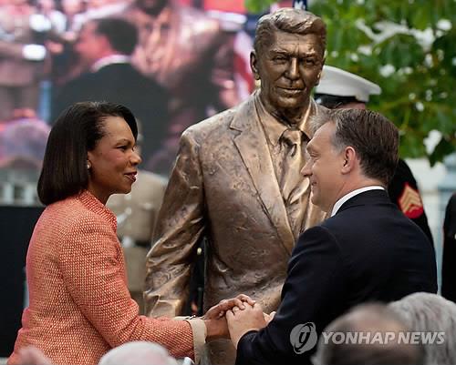 장벽붕괴 30년…주역 레이건 동상 '베를린 입성' 좌절