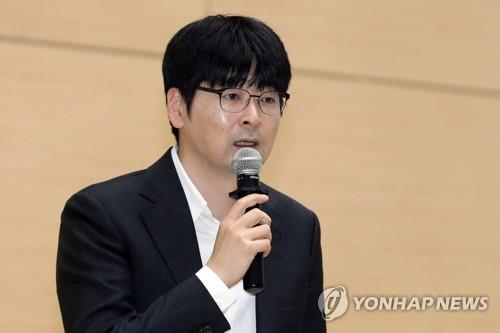 탁현민 "나와 무관한 기사제목에 내 이름" 소송…2심 일부승소