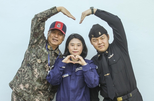 아버지 따라 해군의 길…3함대 '해군 가족' 화제