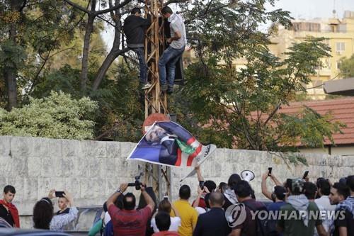 '청년실업률 30%' 레바논…뿔난 학생들, 책가방 메고 거리로