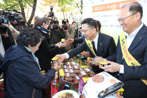 국회서 돈육 소비촉진 행사…김현수 "시중 돼지고기는 안전"