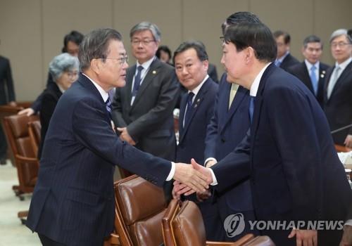 文대통령 "윤석열 아니어도 되는 공정·반부패 시스템 정착해야"(종합)