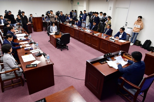 제2공항 공론화 단식농성하는데 심의할 제주도의원들 국외출장