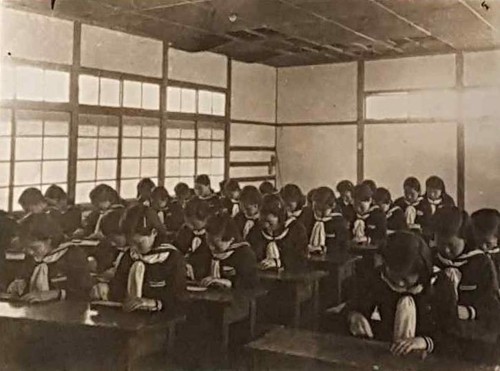 1940년대 주산수업 '똑단발' 여학생들…학교기록물 수상작 공개