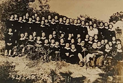 1940년대 주산수업 '똑단발' 여학생들…학교기록물 수상작 공개