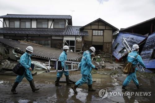 아베, 대규모 경제대책 지시…"재정지출 규모 약 53조원" 전망