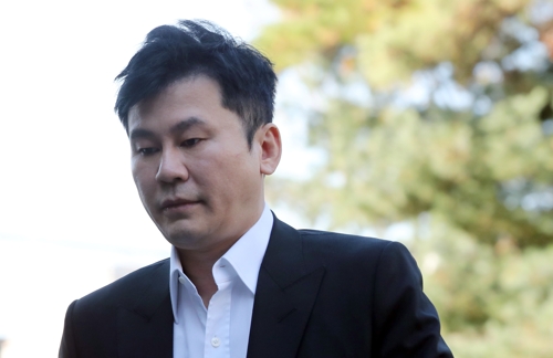 양현석 전 YG대표 경찰 출석…"성실히 조사 임할 것"