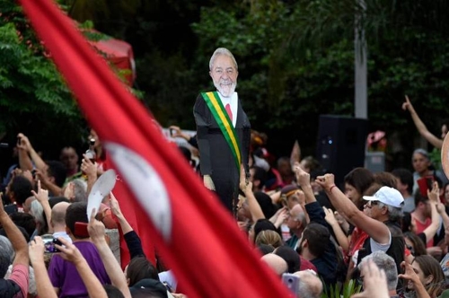 브라질 룰라, 석방되자마자 정치활동 재개…좌파진영 정비 나서