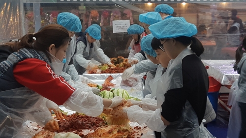 평창 고랭지 김장축제 5만명 찾아…판매액 7억5천만원