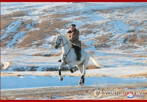 "배 침몰에도 김정은 초상화 지켜"…北 내부결속 '안간힘'