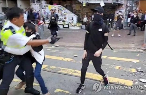 최악 치닫는 홍콩사태…'경찰, 위급상황 아닌데 실탄발사'