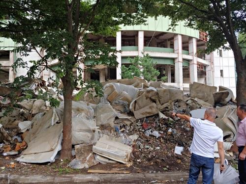 폐기물 7천900t 불법 처리하고 10억여원 챙긴 일당 44명 검거