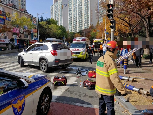 부산서 대낮 만취 운전…보행자 덮쳐 4명 사상