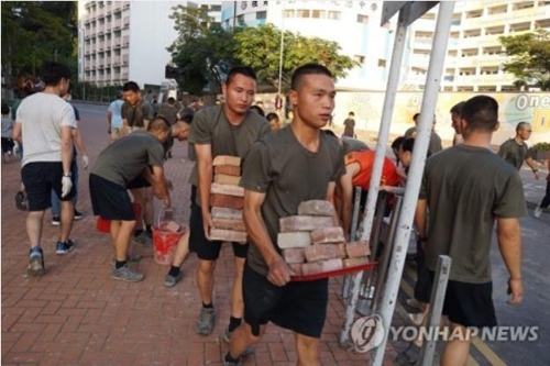 '시진핑 최후통첩'에 중국군 홍콩거리로…"軍 투입 경고 메시지"