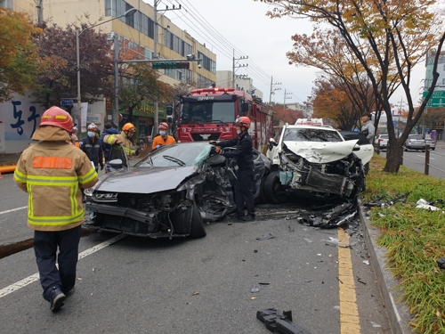 대구 신천동서 9중 교통사고…10여명 부상