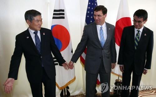 한미일 국방장관회담 태국서 개최…에스퍼 "동맹 정보공유 중요"