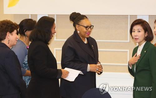 나경원, 주한女대사와 오찬 "지소미아 종료까지 가지 말았어야"