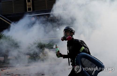 홍콩시위 도난 화학물질 경보…'염소가스탄' 위협도