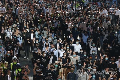 홍콩, '시위 충돌' 대학 내 설치예정 투표소 이전키로