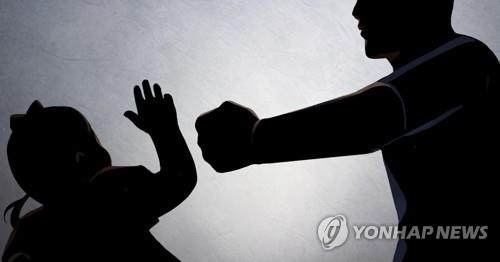 10대 친딸 물고문·감금·폭행한 30대 항소심서 감형