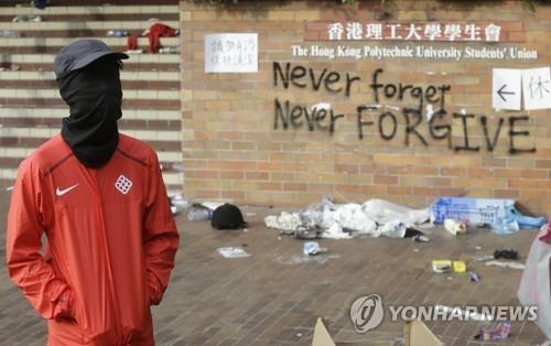 선거 앞둔 홍콩 '불안한 평온'…이공대 위생 악화(종합)