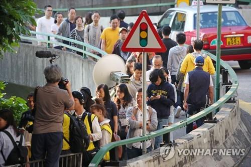 홍콩 미래 걸린 선거 '역대급' 투표율…밤늦게까지 진행