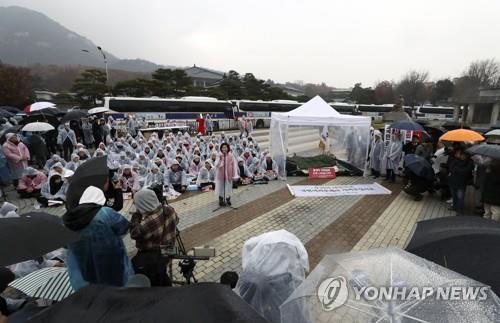 '패스트트랙 저지' 결집하는 한국당…빗속 의총서 대여 총공세