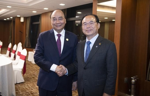 [한-아세안] 오거돈 부산시장·베트남 총리 "동반 성장 길 찾자"